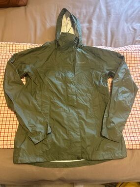 Marmot womens Lightweight Hooded Rain Jacket - Olive Green